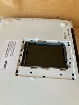 *mist klepje* Asus VivoBook E402NA Celeron N3350 HDMI Geen garantie